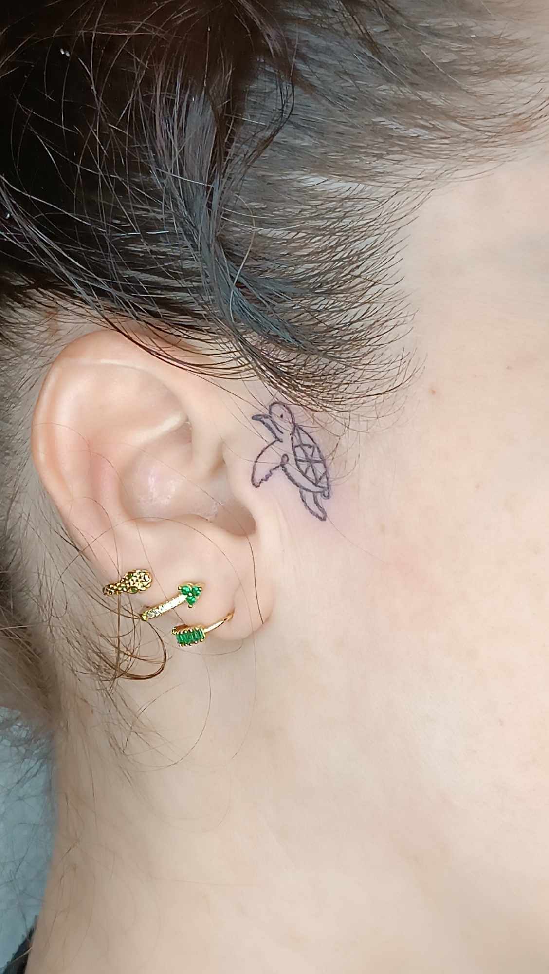 tattoo oreille tortue